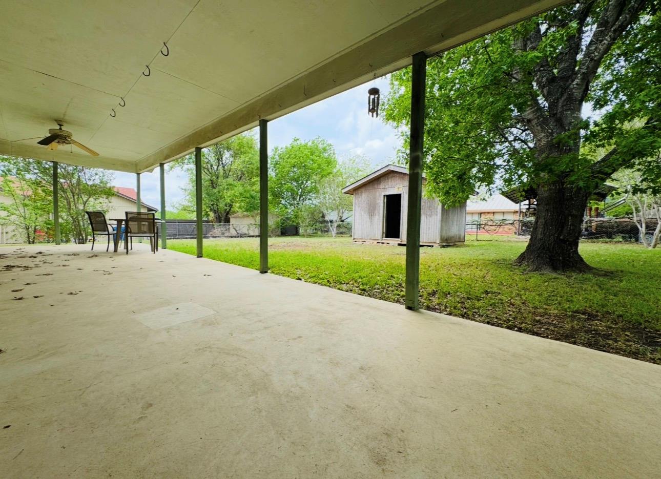 206 Loesch Dr, Elgin, TX 78621