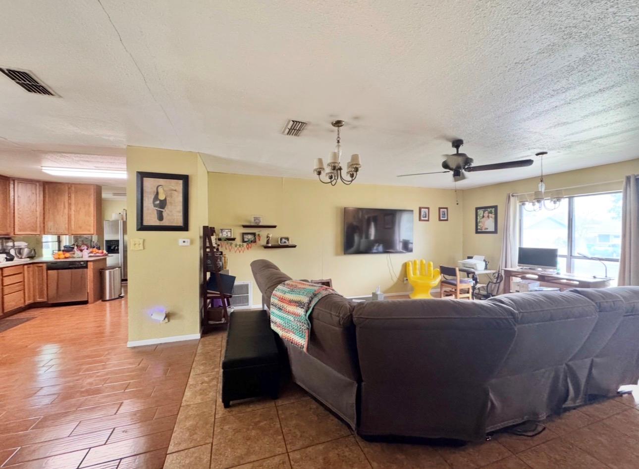 206 Loesch Dr, Elgin, TX 78621