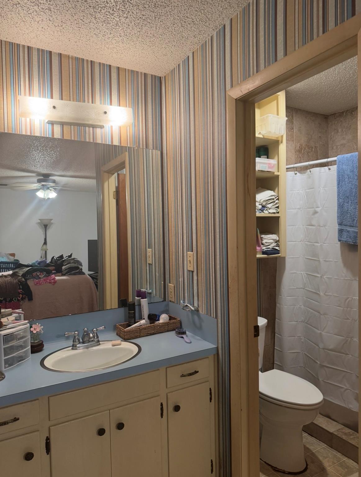 206 Loesch Dr, Elgin, TX 78621