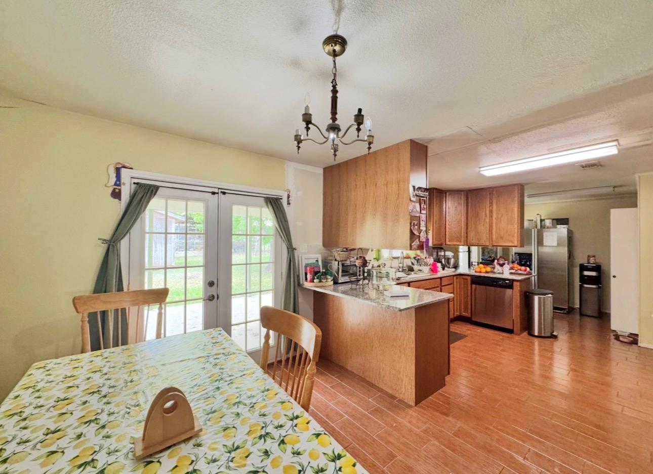 206 Loesch Dr, Elgin, TX 78621