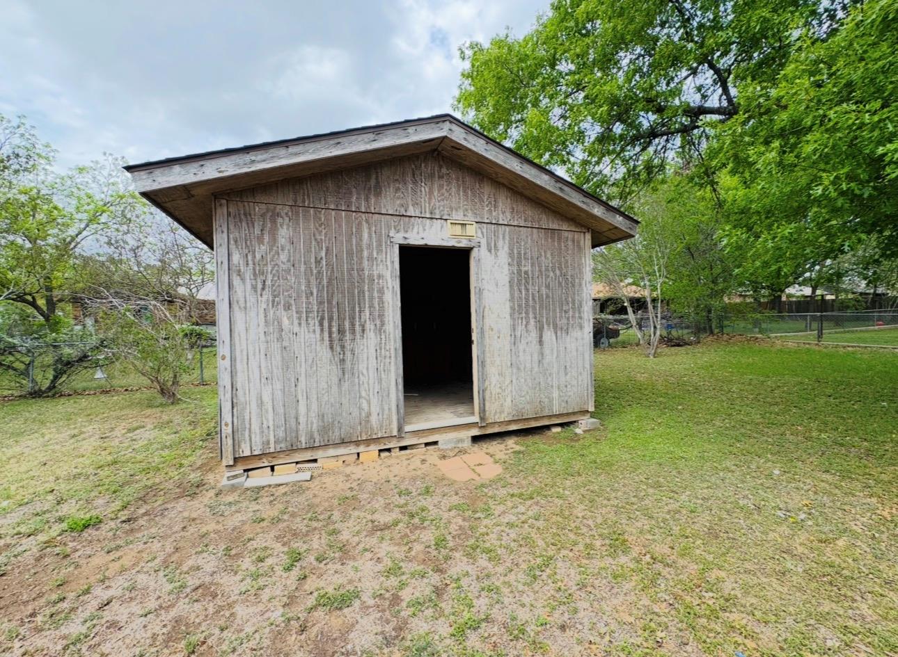 206 Loesch Dr, Elgin, TX 78621