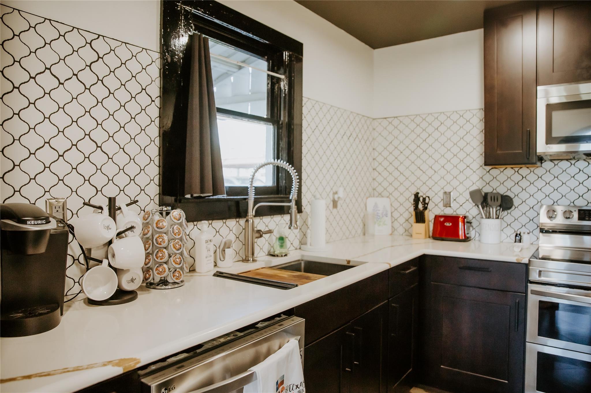 604 W Pecan St, Johnson City, TX 78636