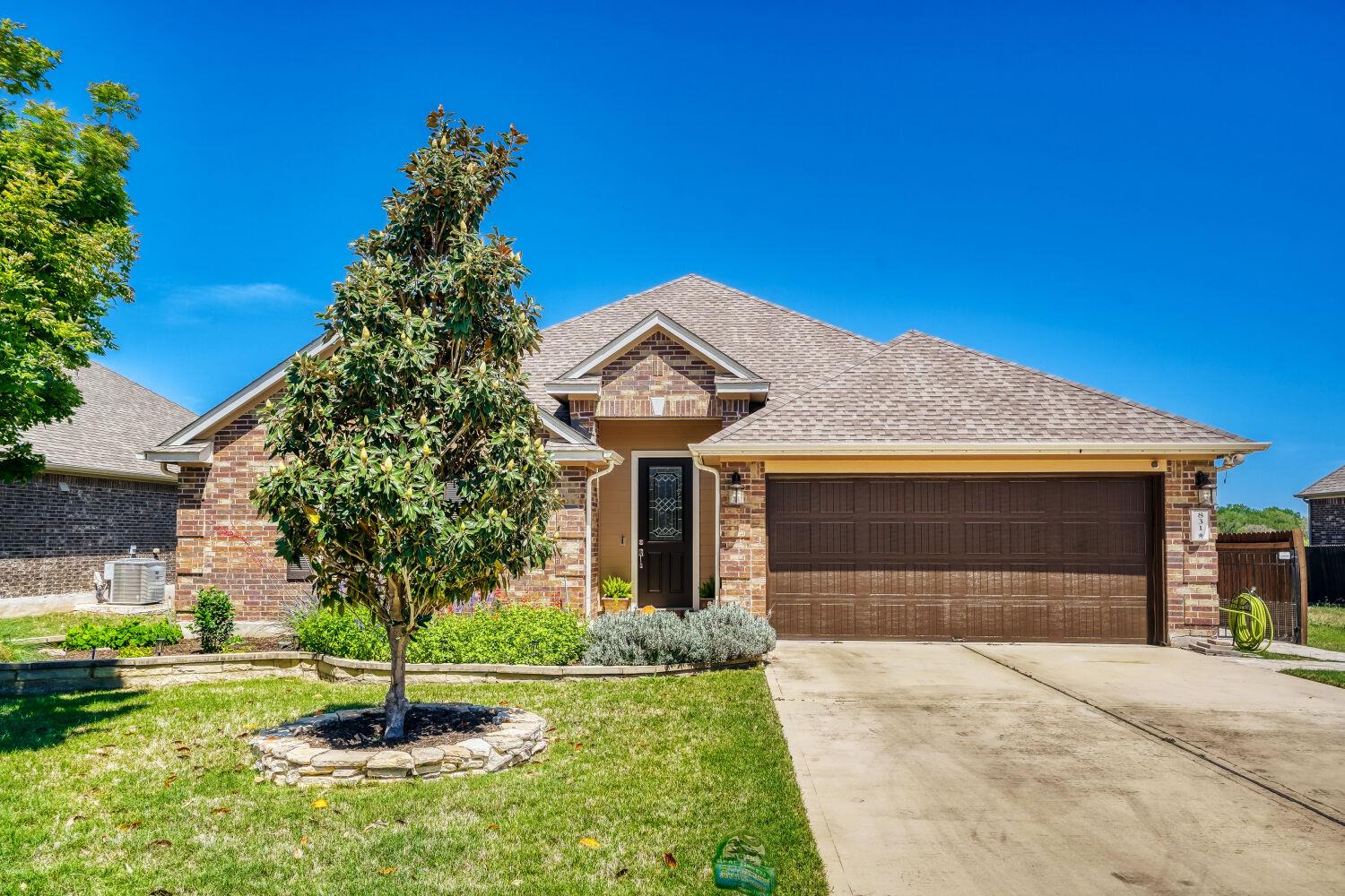 831 Oyster Crk, Buda, TX 78610
