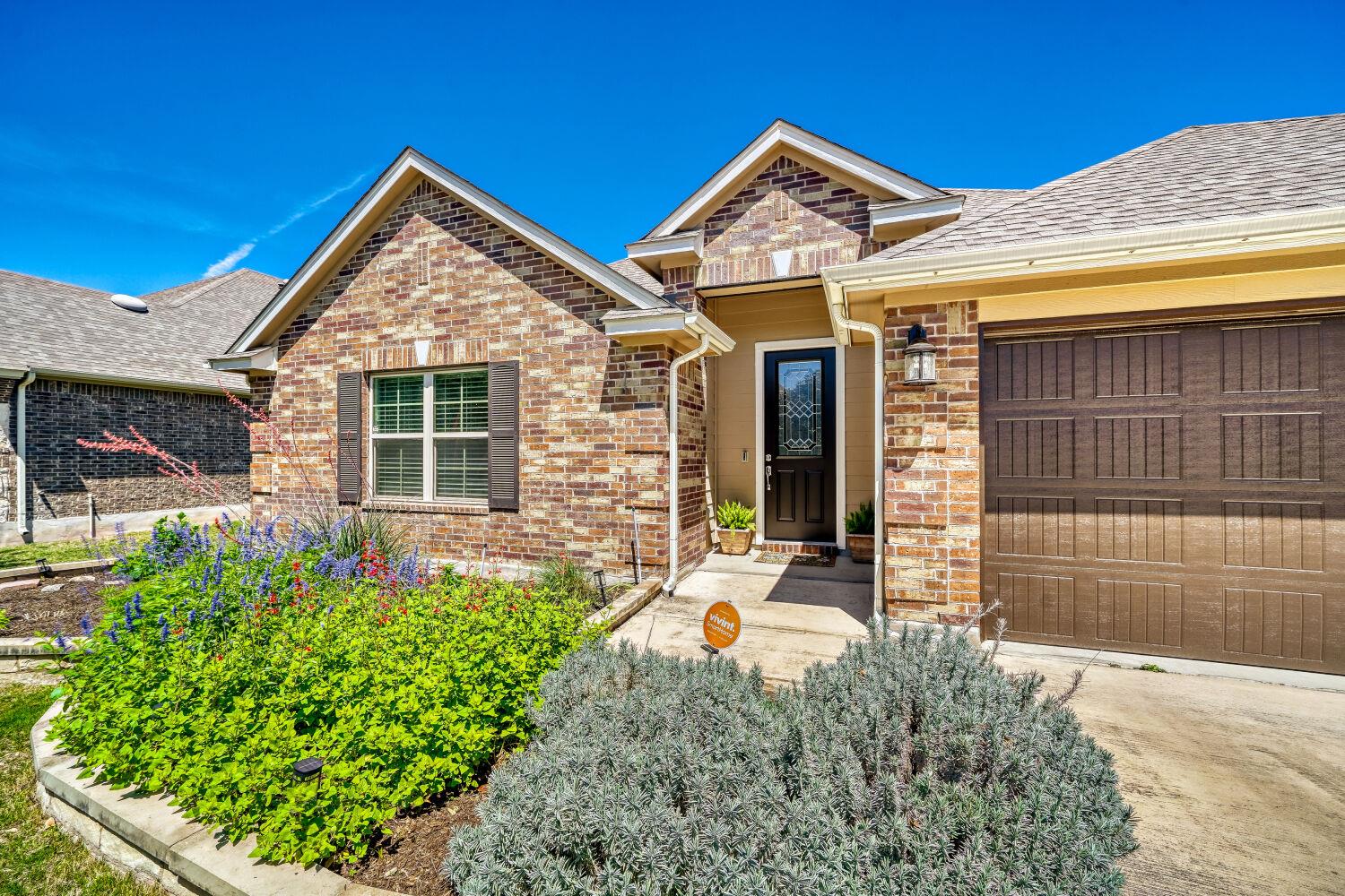 831 Oyster Crk, Buda, TX 78610