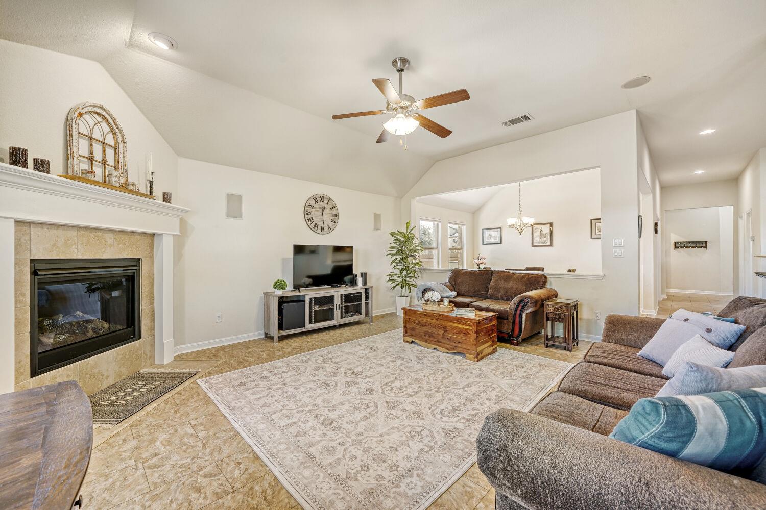 831 Oyster Crk, Buda, TX 78610