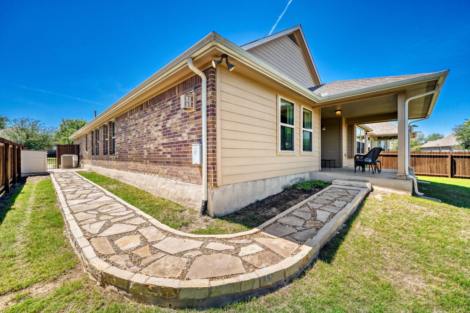 831 Oyster Crk, Buda, TX 78610