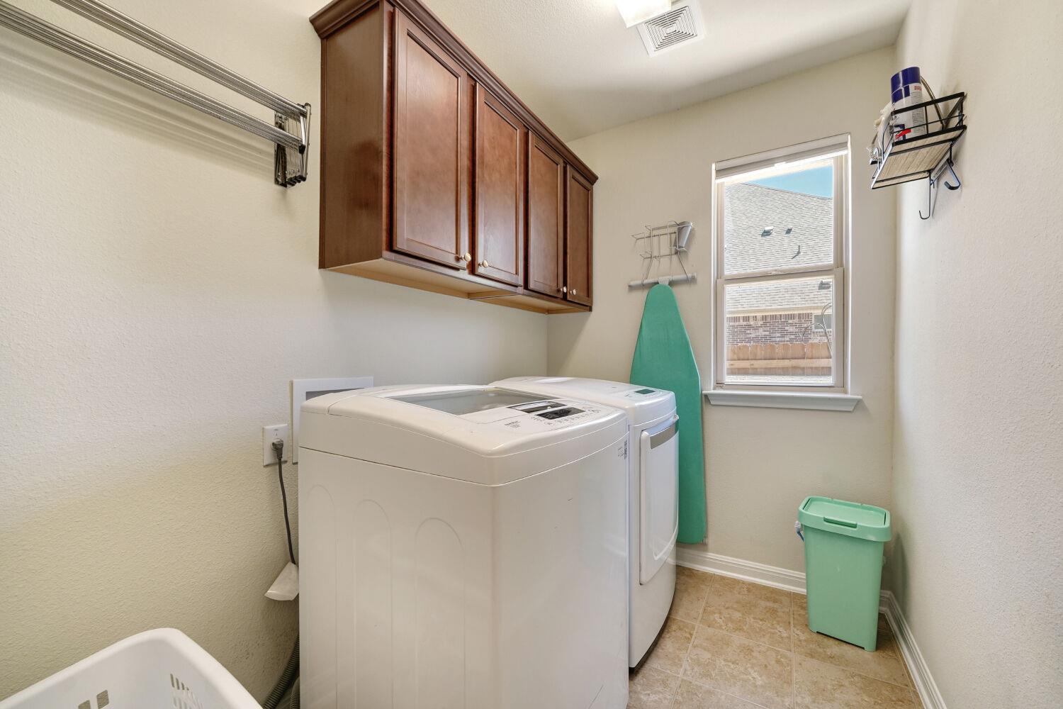 831 Oyster Crk, Buda, TX 78610