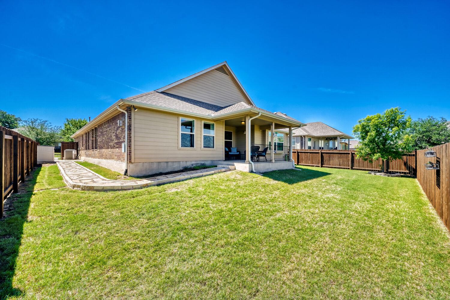 831 Oyster Crk, Buda, TX 78610