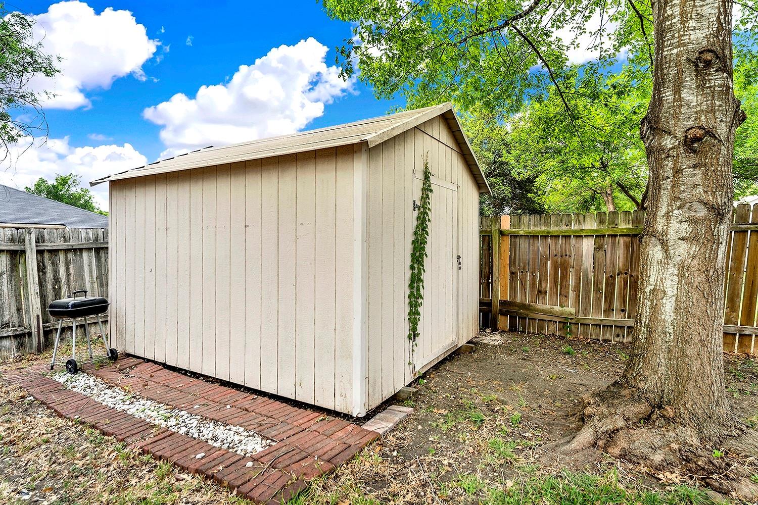 140 Riley Cv, Kyle, TX 78640