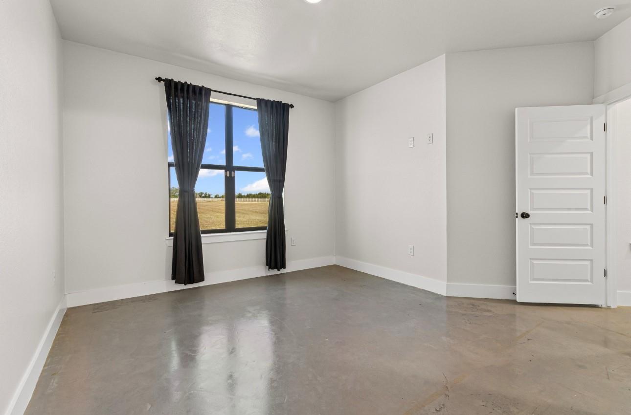 821 Silent Valley Rd, Lockhart, TX 78644