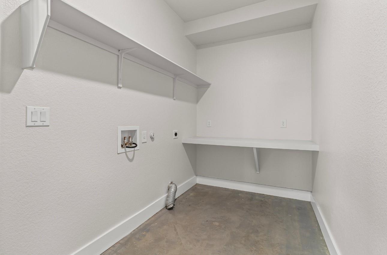 821 Silent Valley Rd, Lockhart, TX 78644