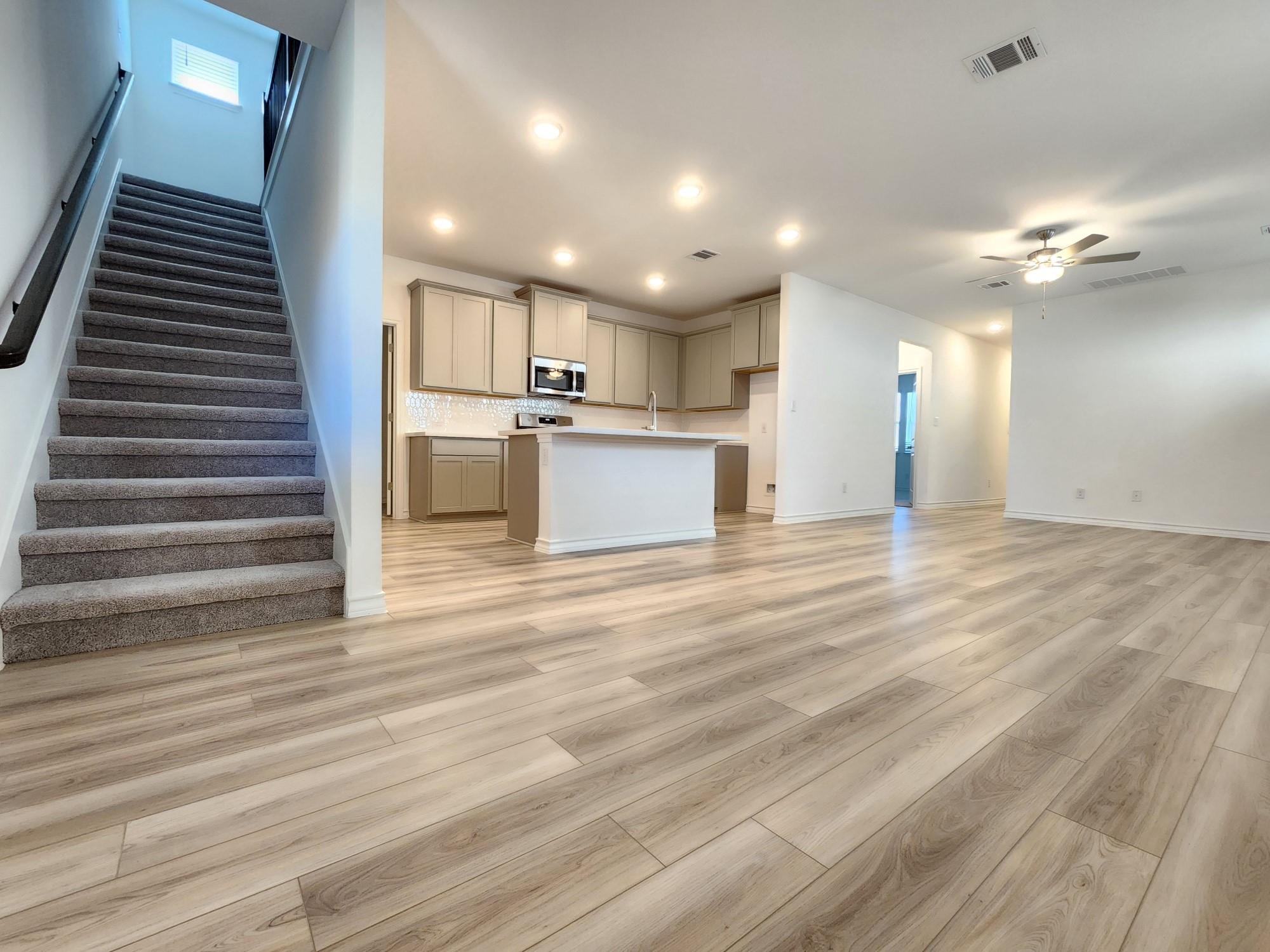 202 Doodle Ln, Hutto, TX 78634