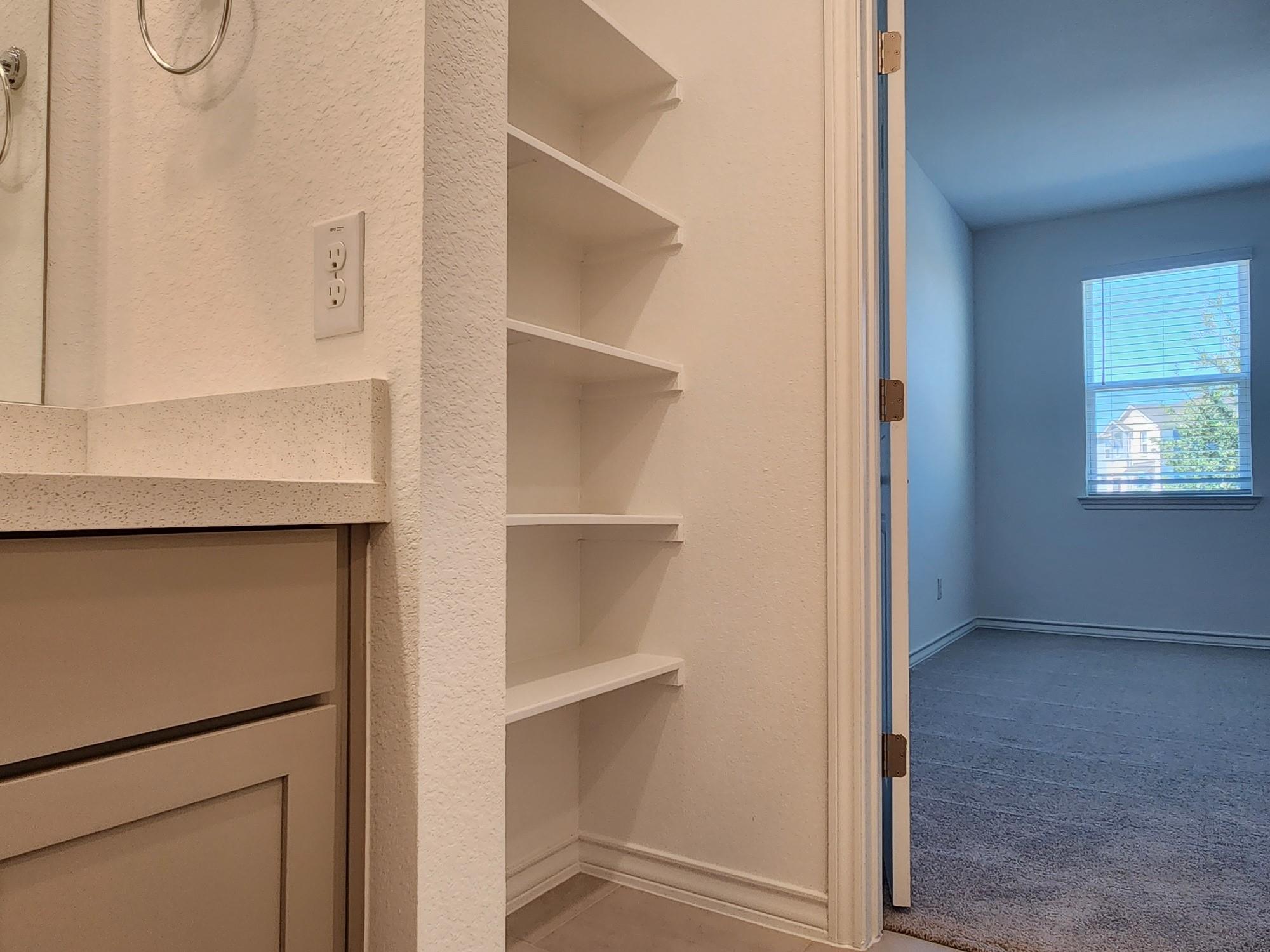 202 Doodle Ln, Hutto, TX 78634