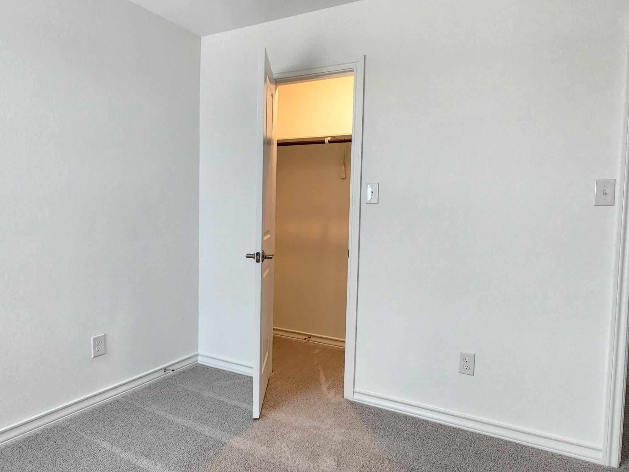 202 Doodle Ln, Hutto, TX 78634