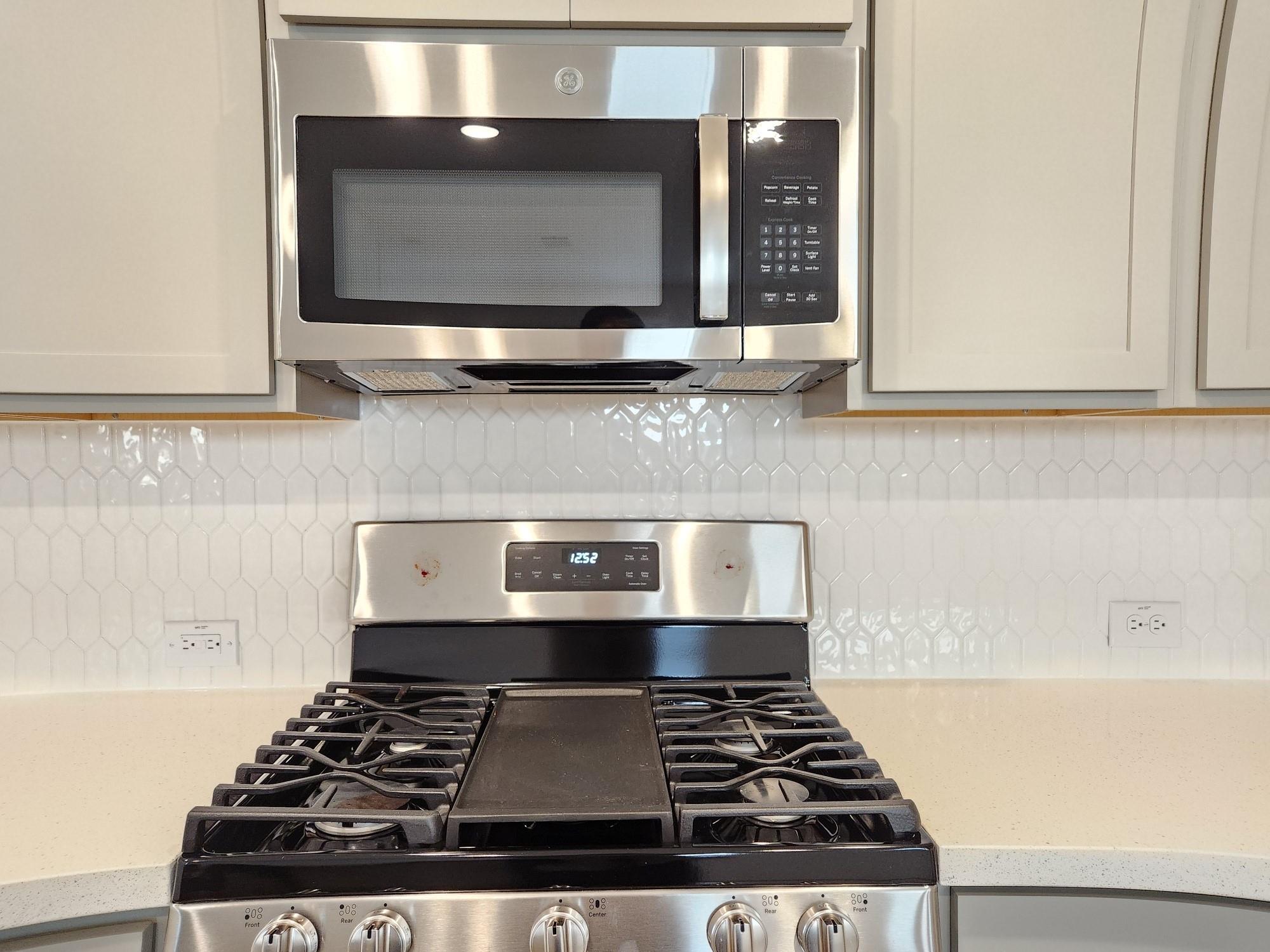 202 Doodle Ln, Hutto, TX 78634