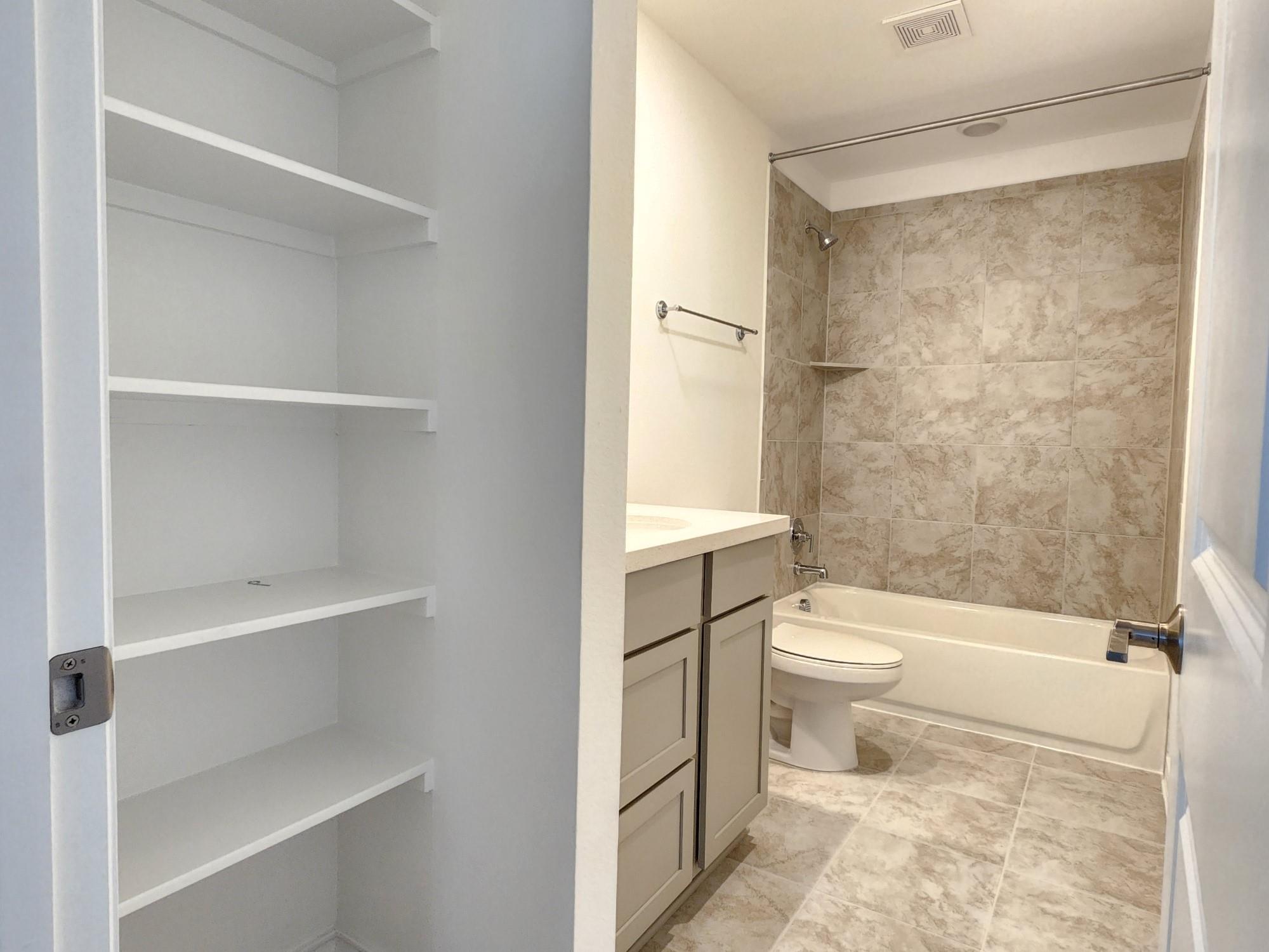 202 Doodle Ln, Hutto, TX 78634