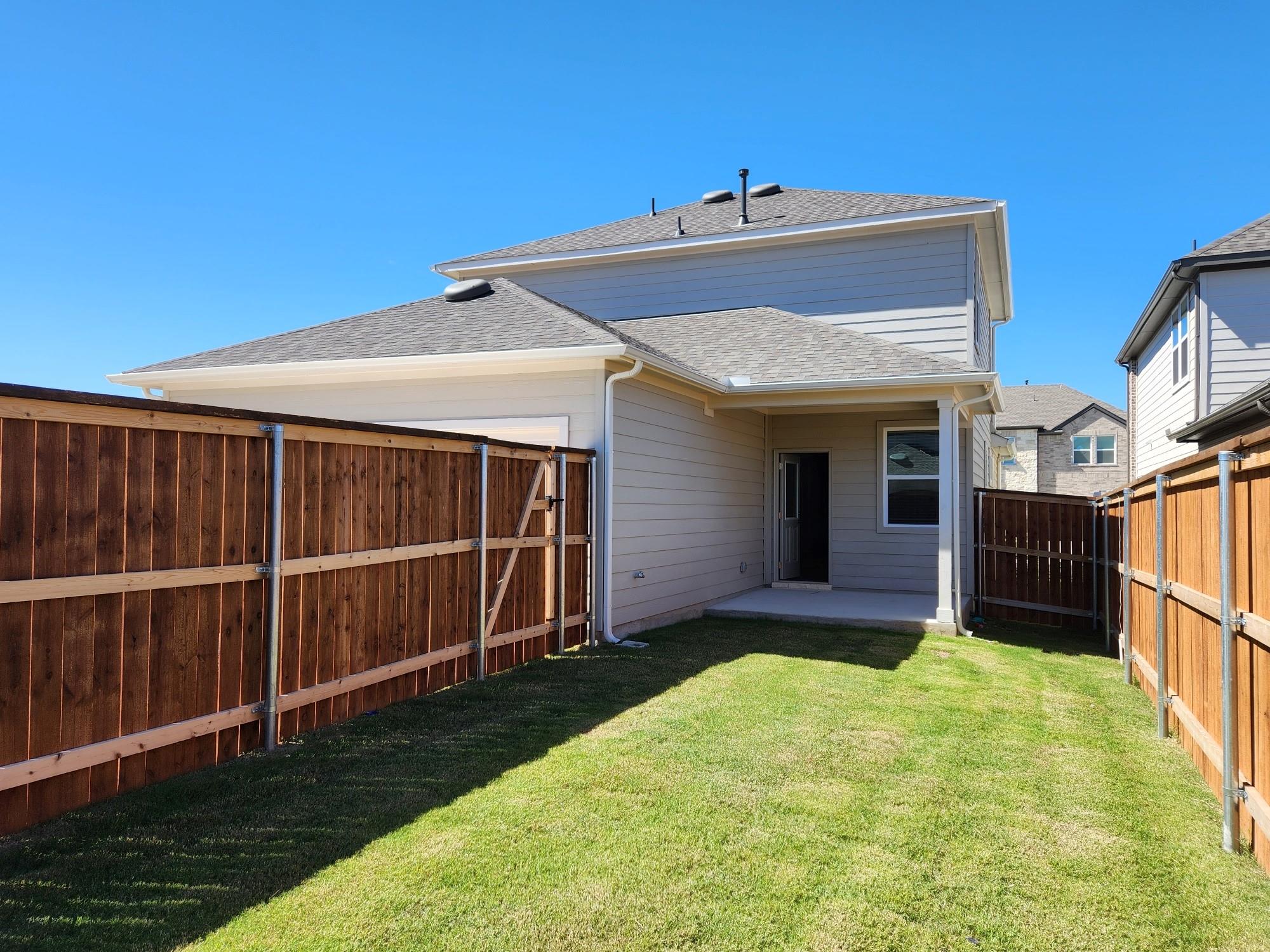 202 Doodle Ln, Hutto, TX 78634