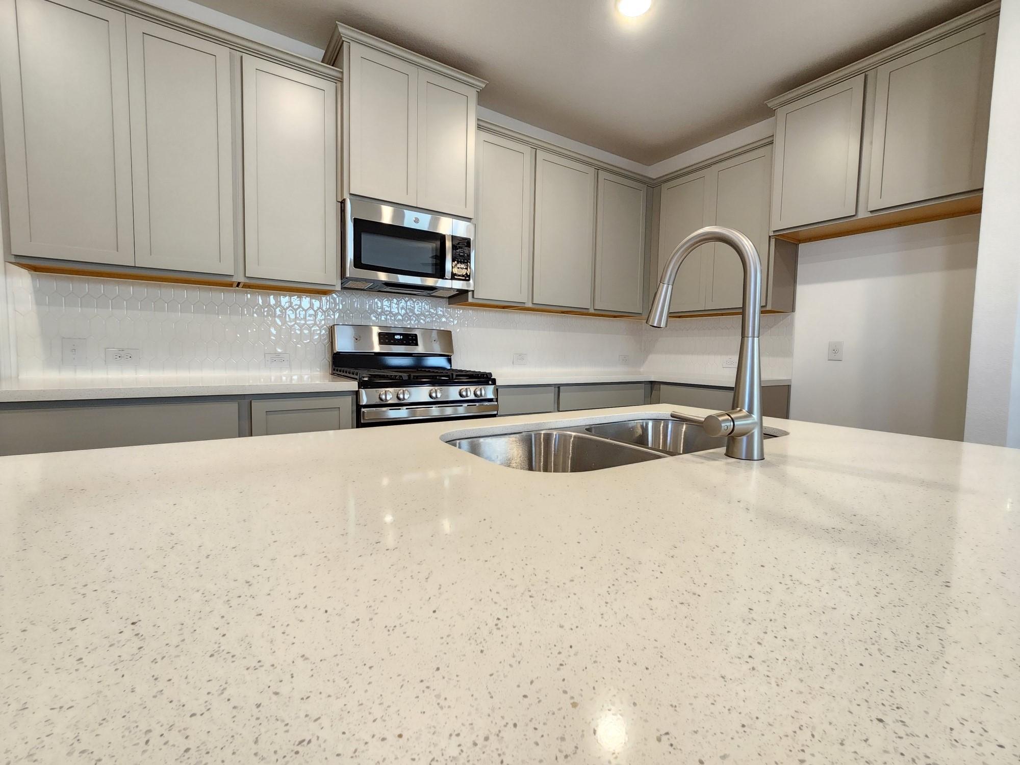 202 Doodle Ln, Hutto, TX 78634