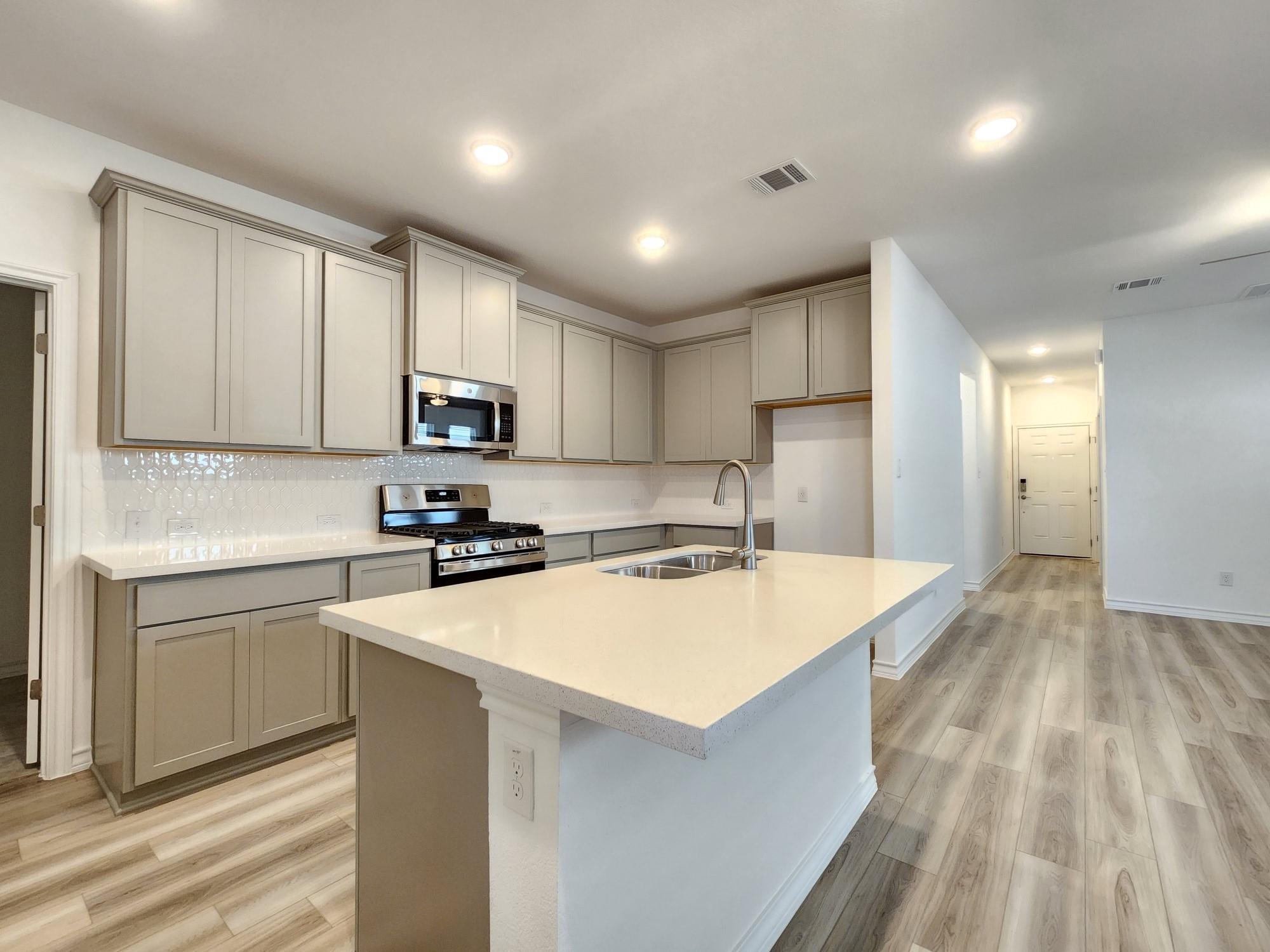 202 Doodle Ln, Hutto, TX 78634