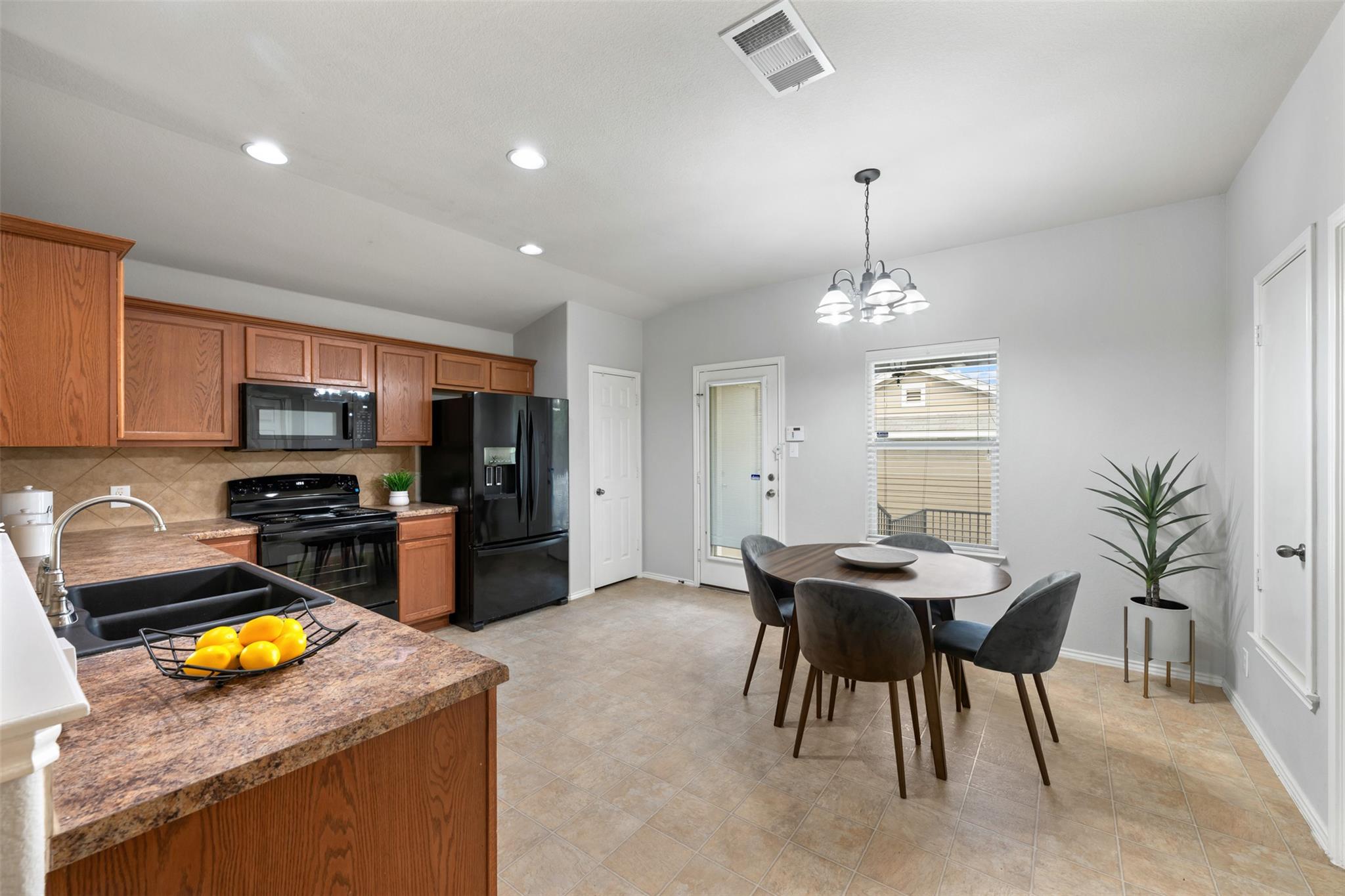 1612 Corn Hill Ln, Round Rock, TX 78664