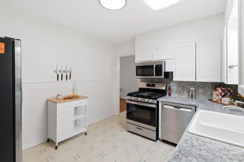 605 W 11th St, Elgin, TX 78621