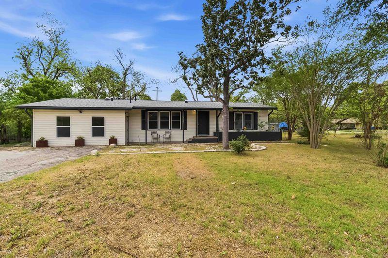 605 W 11th St, Elgin, TX 78621