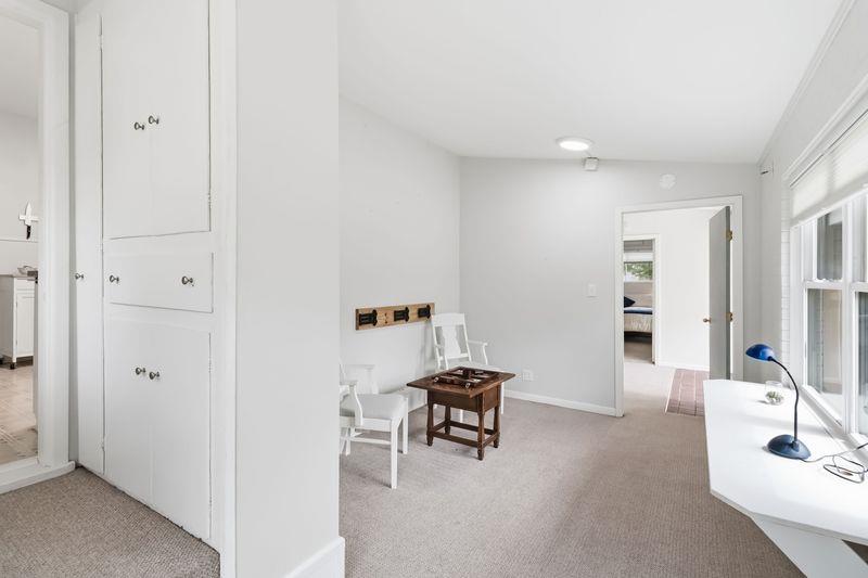 605 W 11th St, Elgin, TX 78621