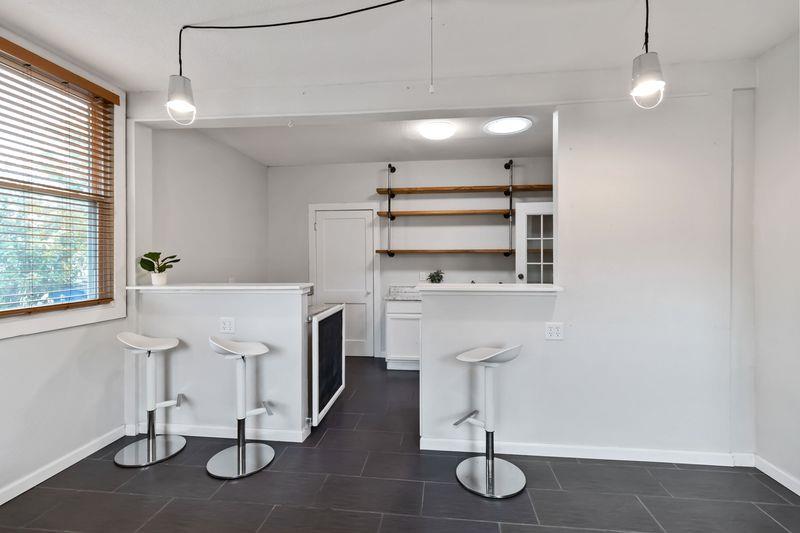 605 W 11th St, Elgin, TX 78621