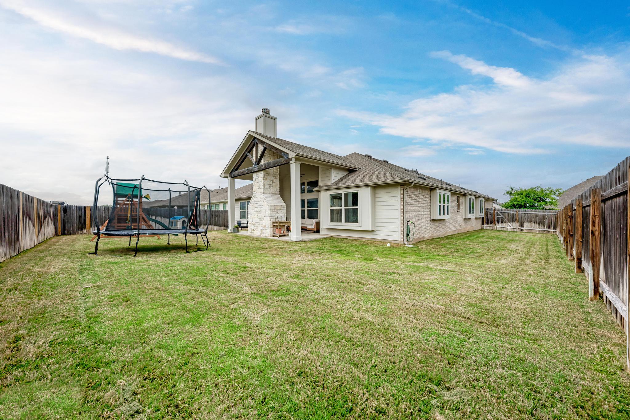 548 Elm Green St, Hutto, TX 78634