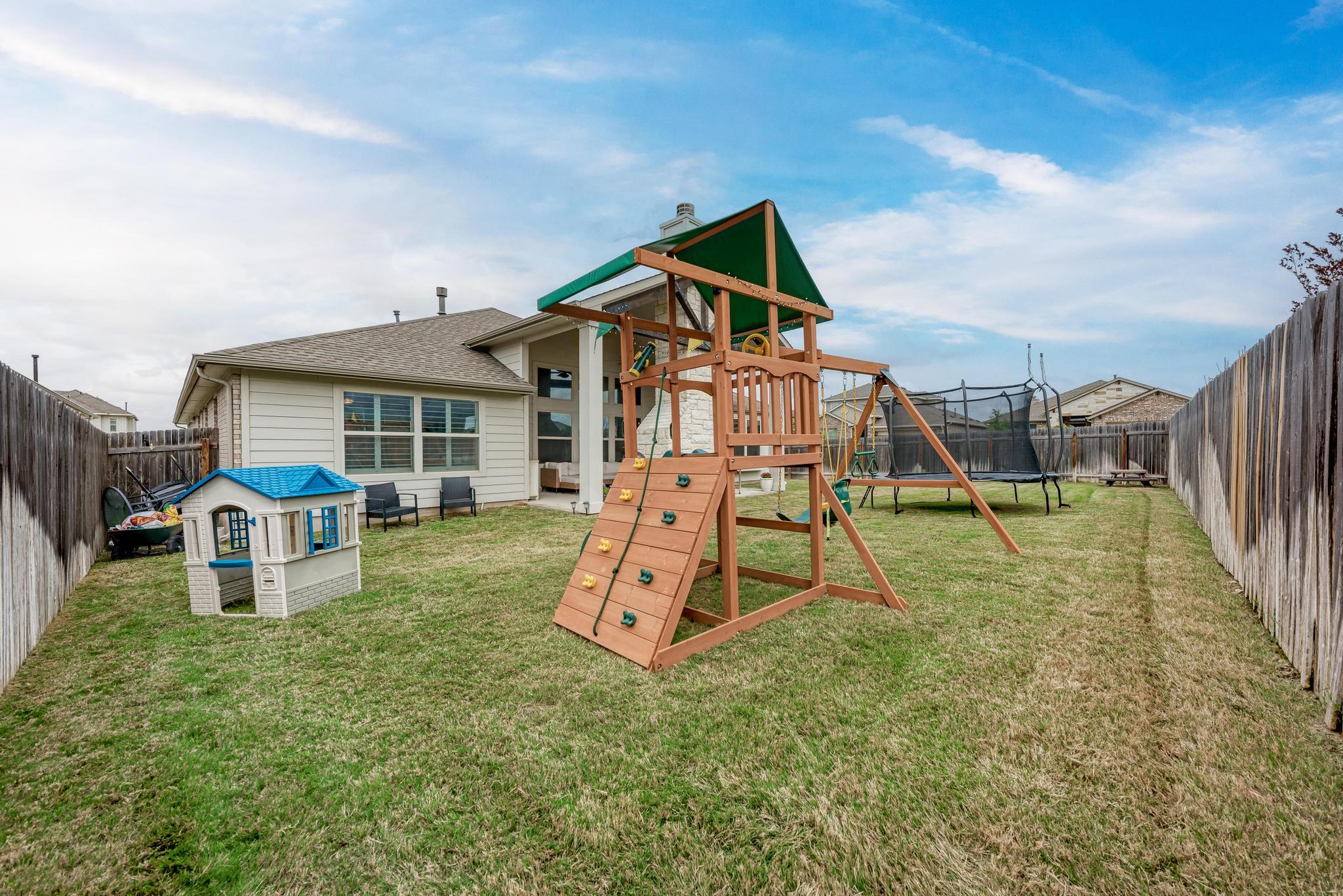 548 Elm Green St, Hutto, TX 78634