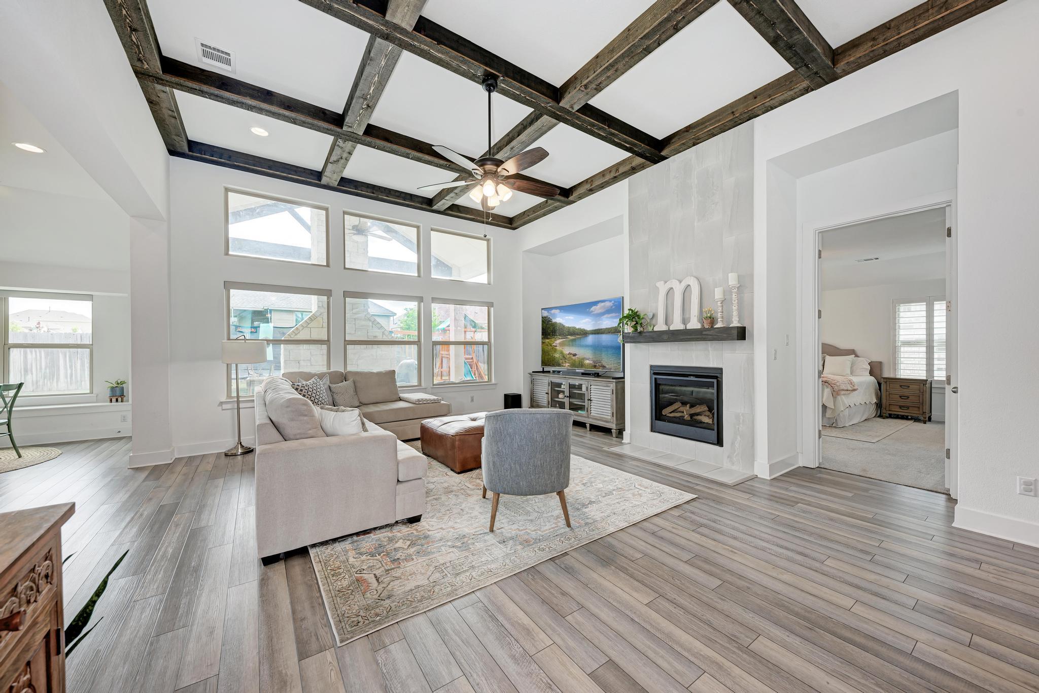 548 Elm Green St, Hutto, TX 78634