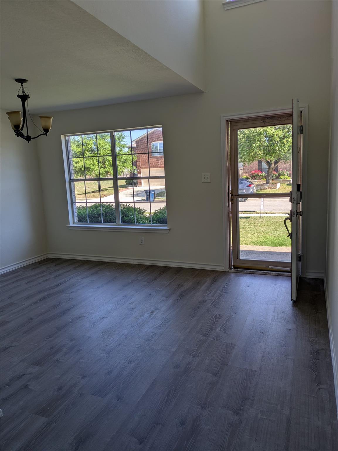 209 Phillips St, Hutto, TX 78634