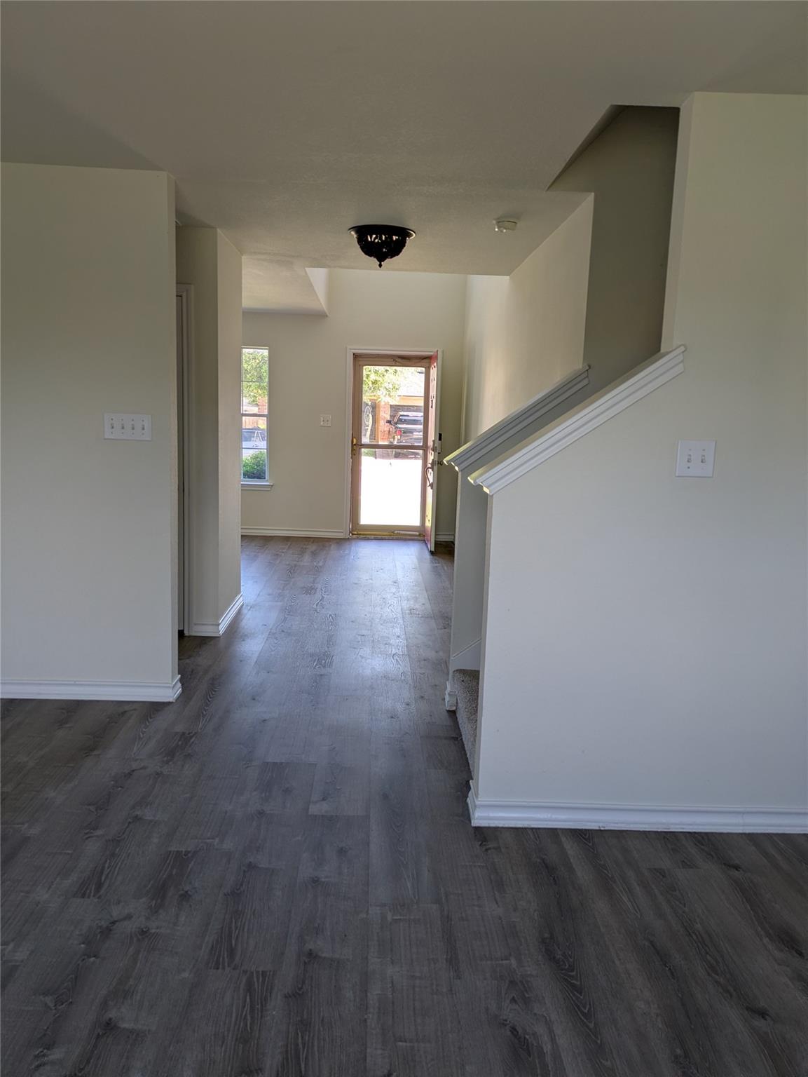 209 Phillips St, Hutto, TX 78634