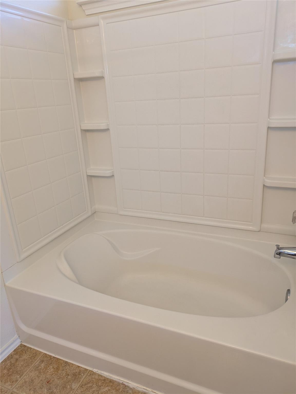 209 Phillips St, Hutto, TX 78634