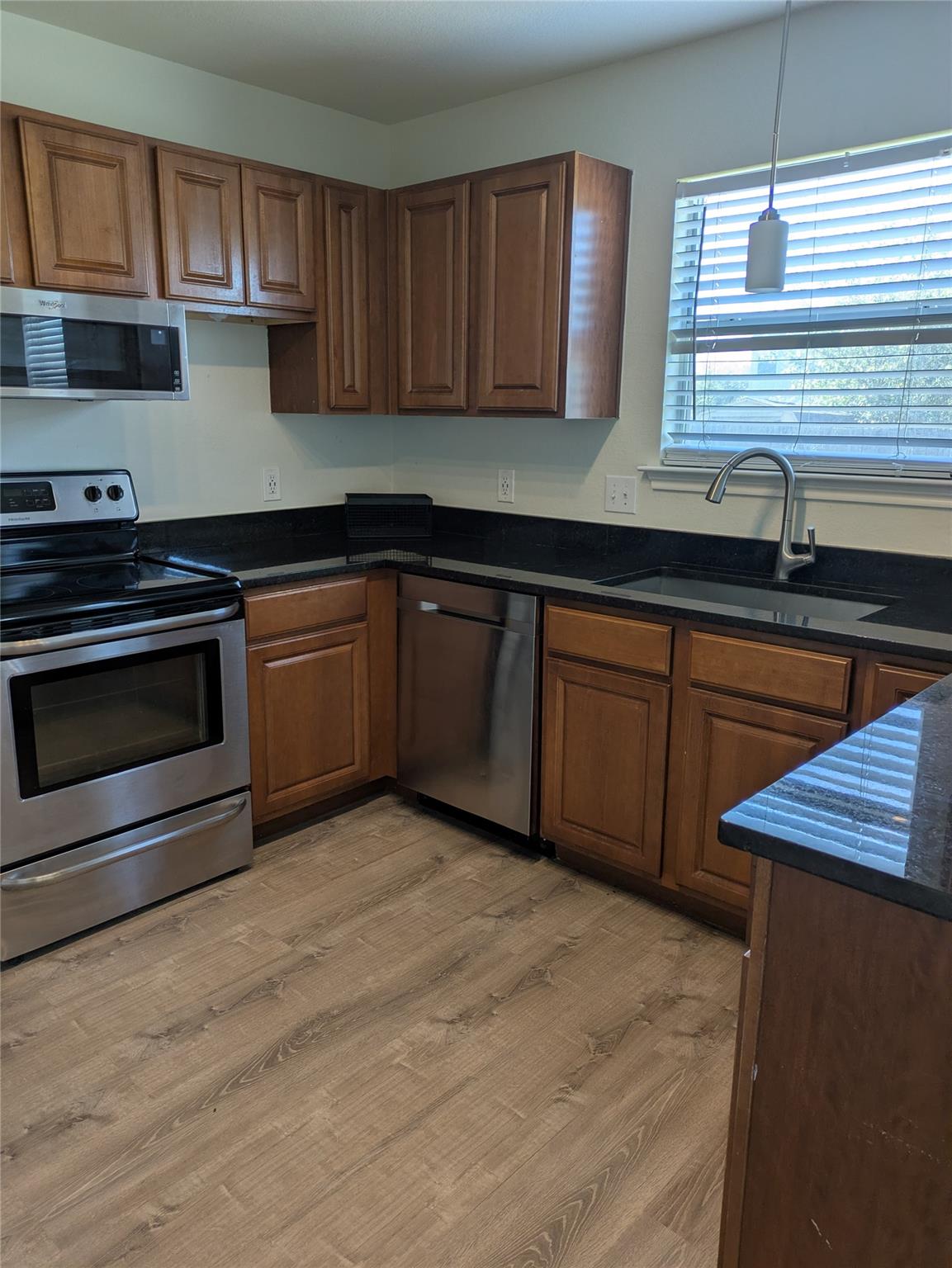 209 Phillips St, Hutto, TX 78634