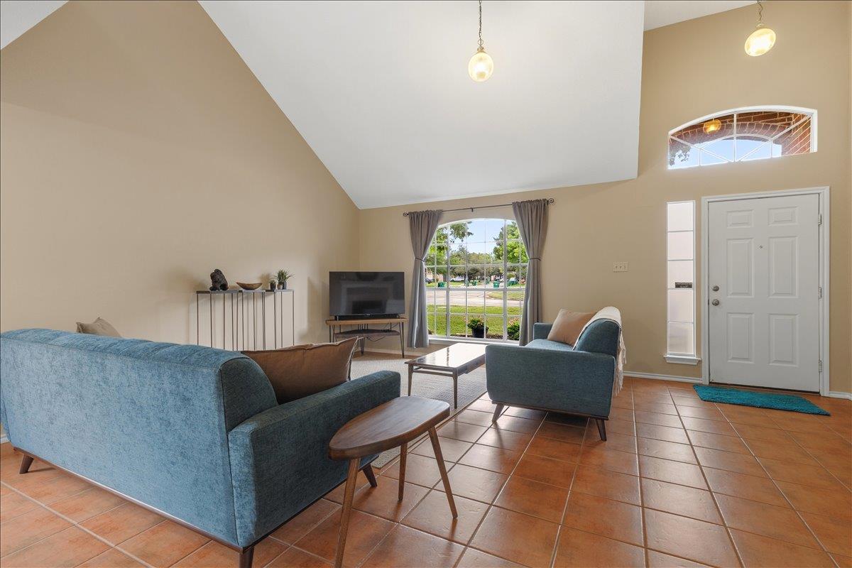 17101 Village Glen Rd, Pflugerville, TX 78660