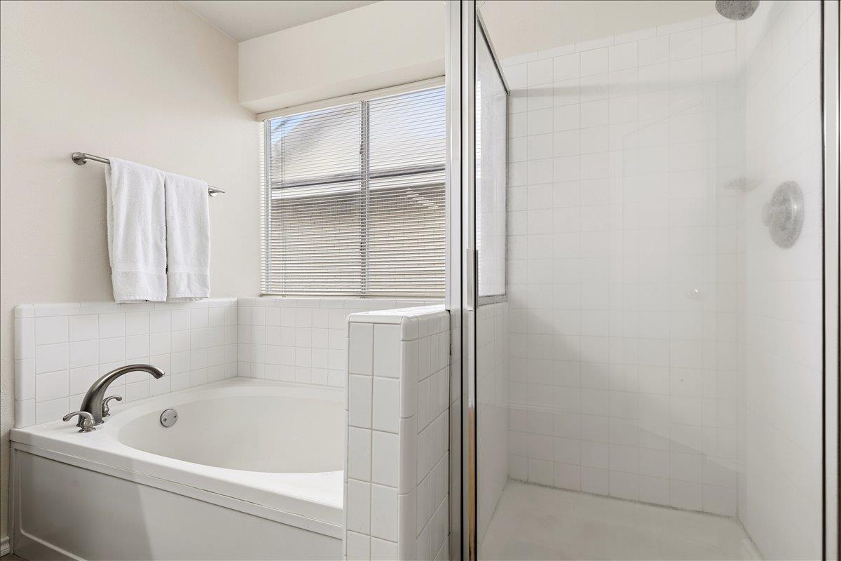 17101 Village Glen Rd, Pflugerville, TX 78660