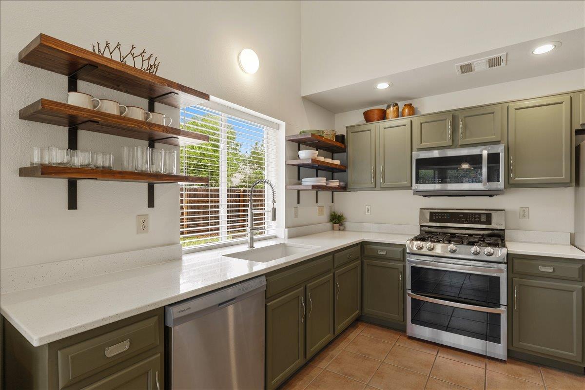 17101 Village Glen Rd, Pflugerville, TX 78660