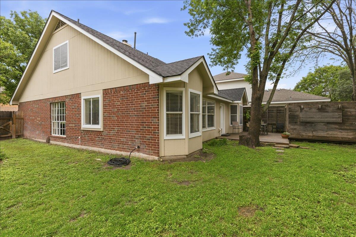 17101 Village Glen Rd, Pflugerville, TX 78660