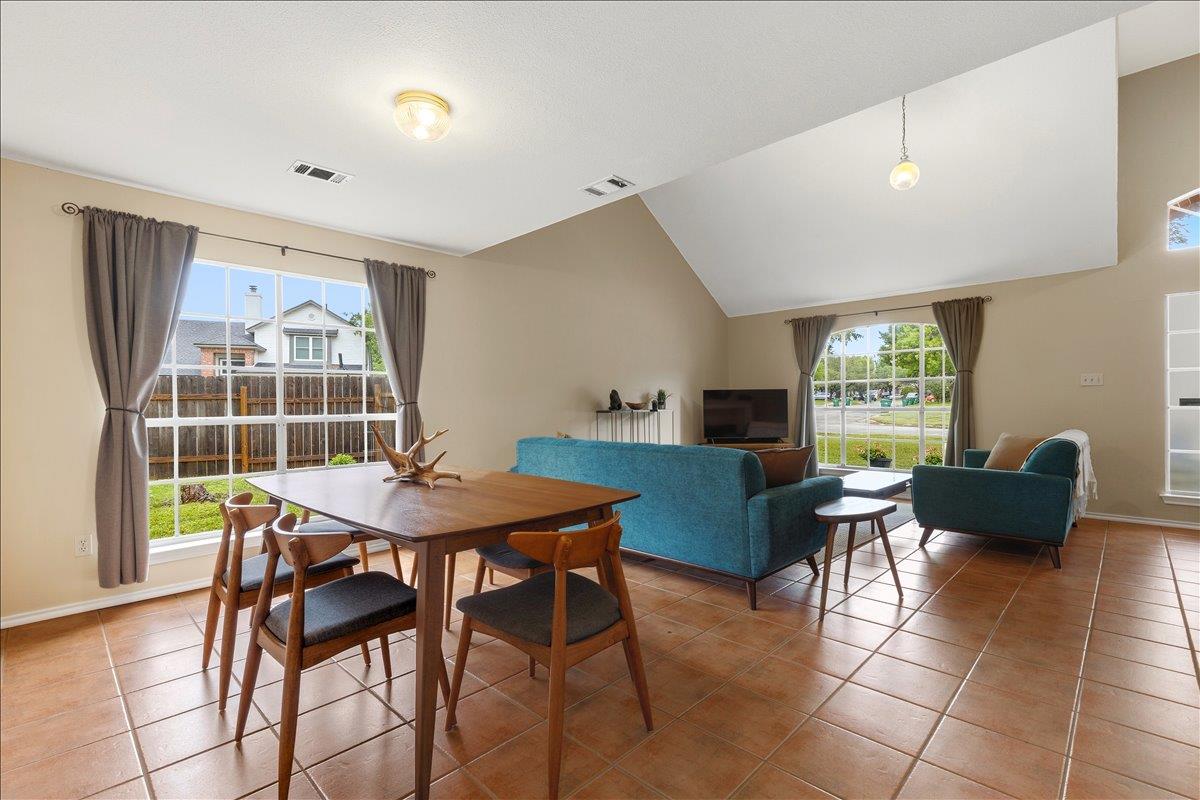 17101 Village Glen Rd, Pflugerville, TX 78660