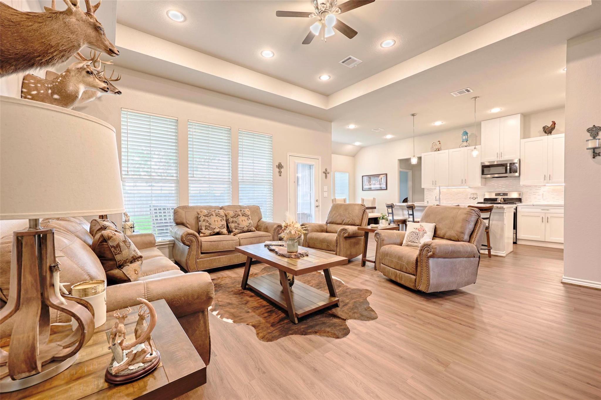 206 E Hinton Rd, Weimar, TX 78962