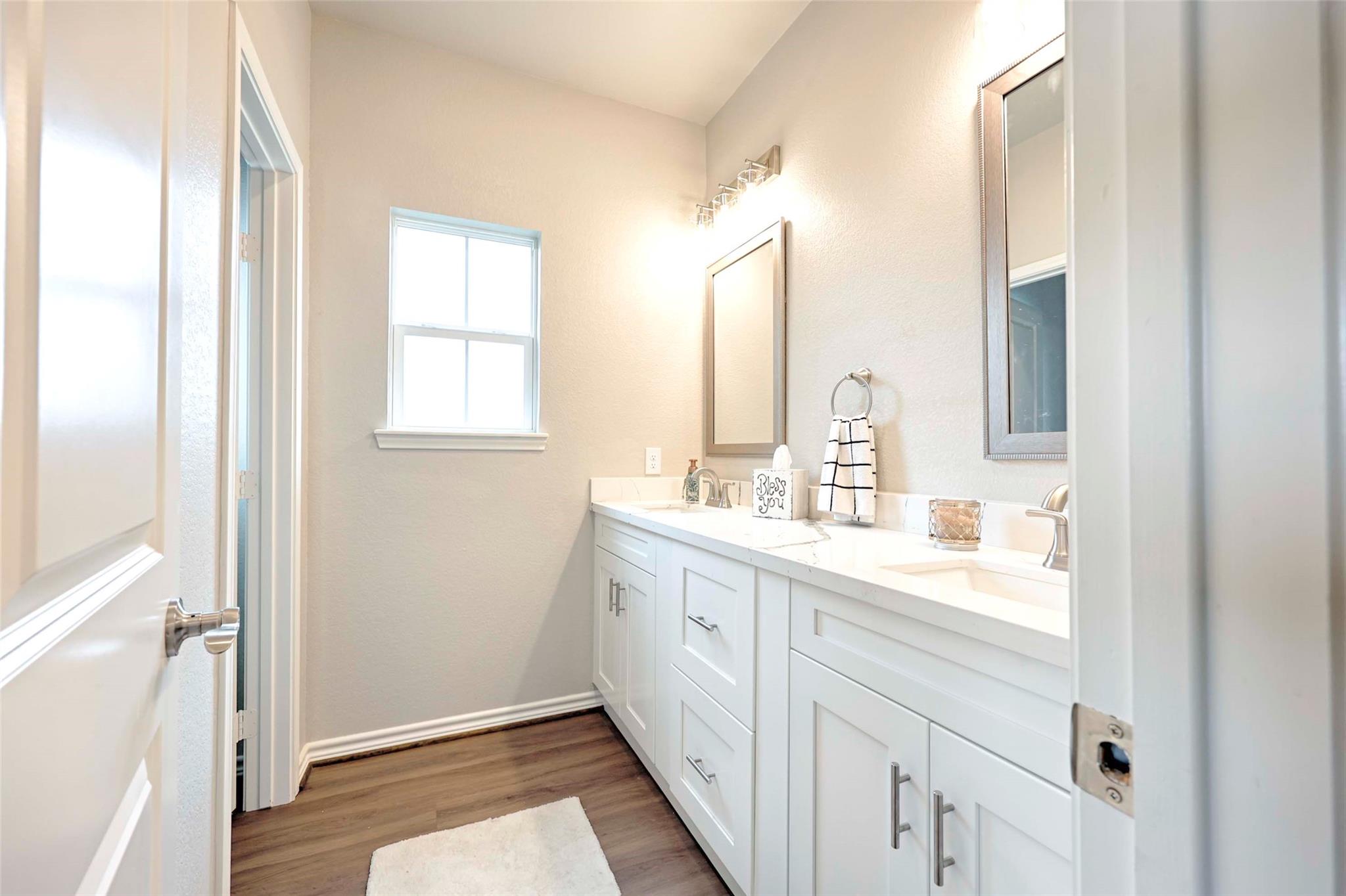 206 E Hinton Rd, Weimar, TX 78962