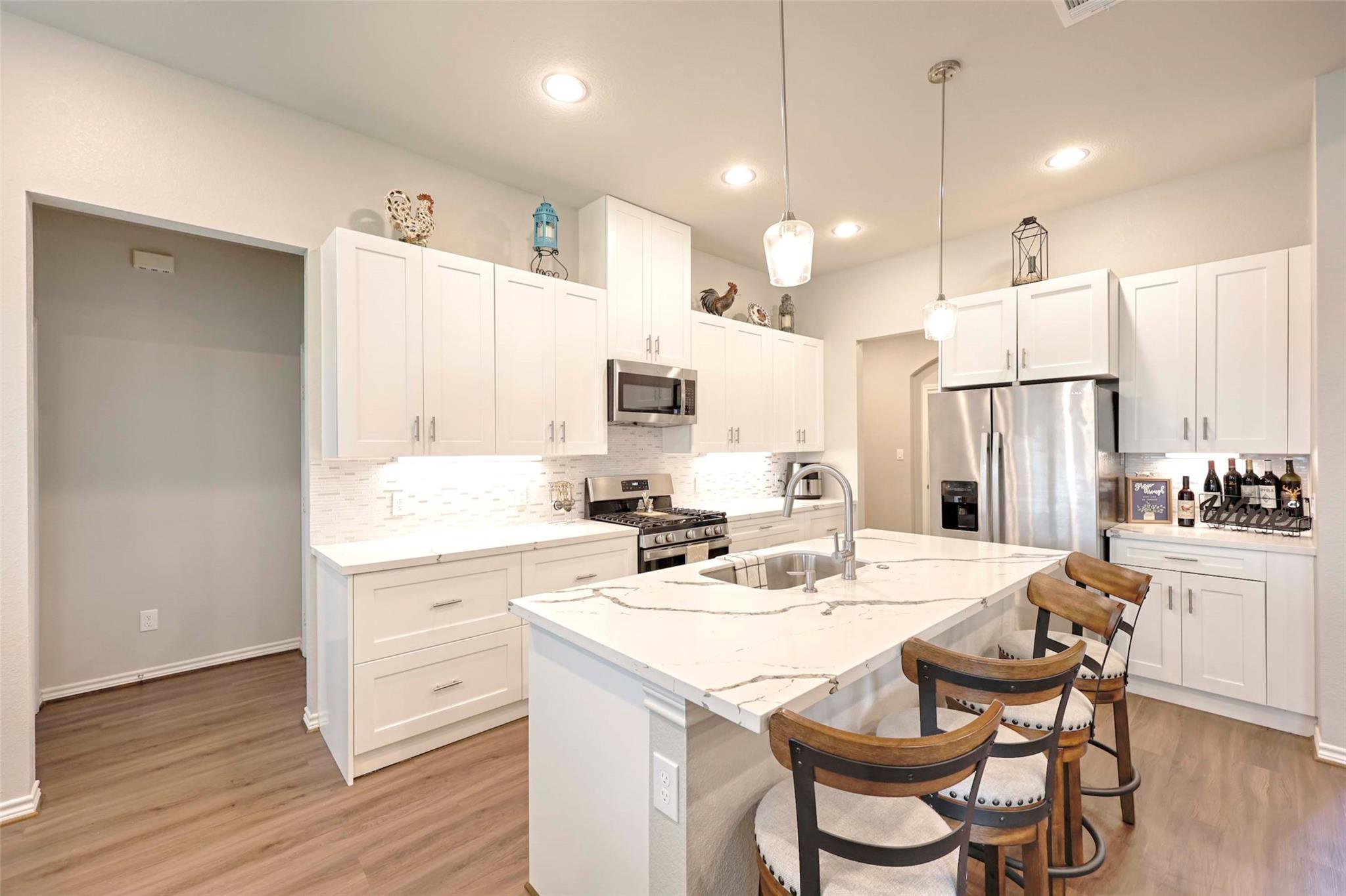 206 E Hinton Rd, Weimar, TX 78962