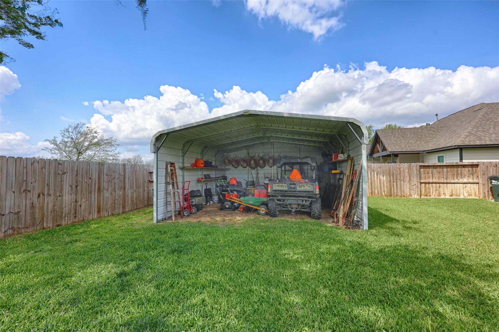 206 E Hinton Rd, Weimar, TX 78962