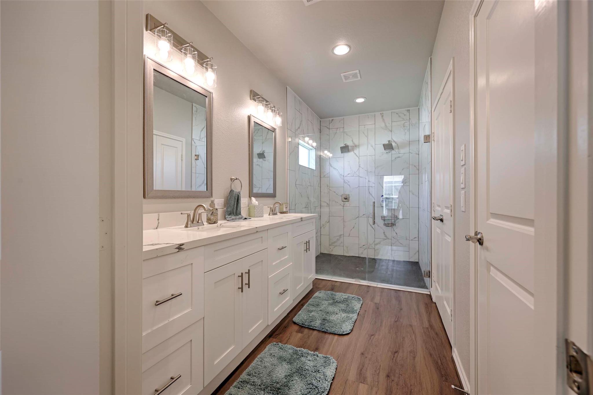 206 E Hinton Rd, Weimar, TX 78962