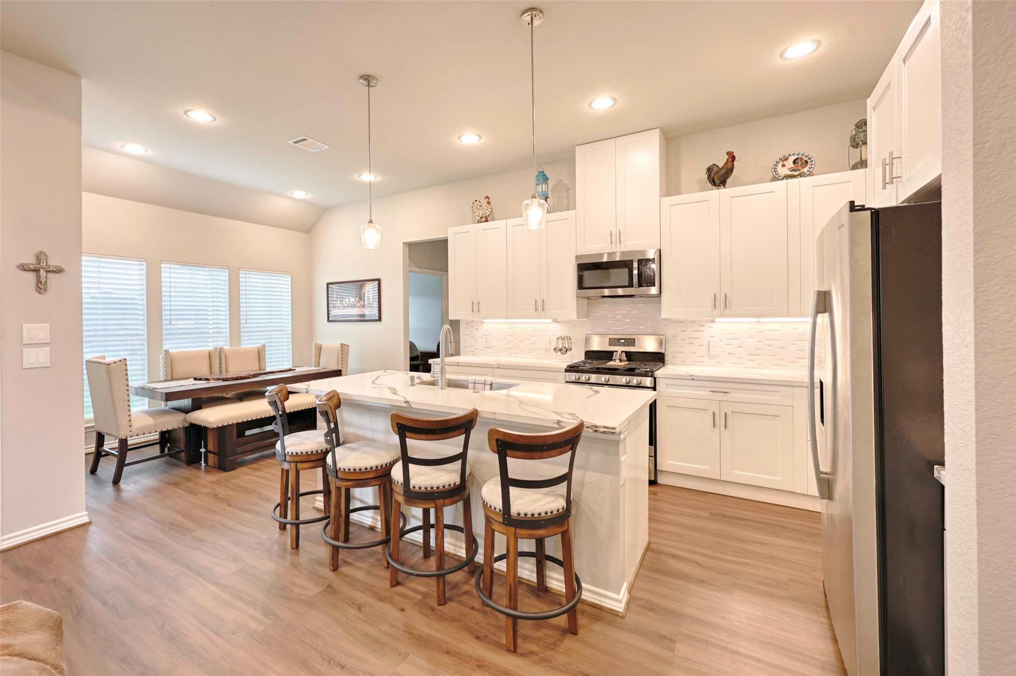 206 E Hinton Rd, Weimar, TX 78962