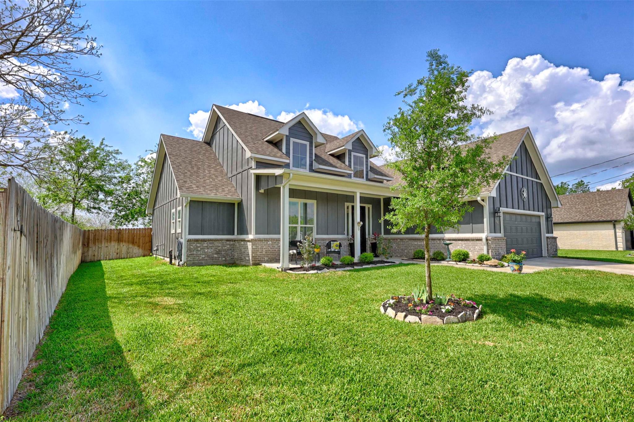 206 E Hinton Rd, Weimar, TX 78962