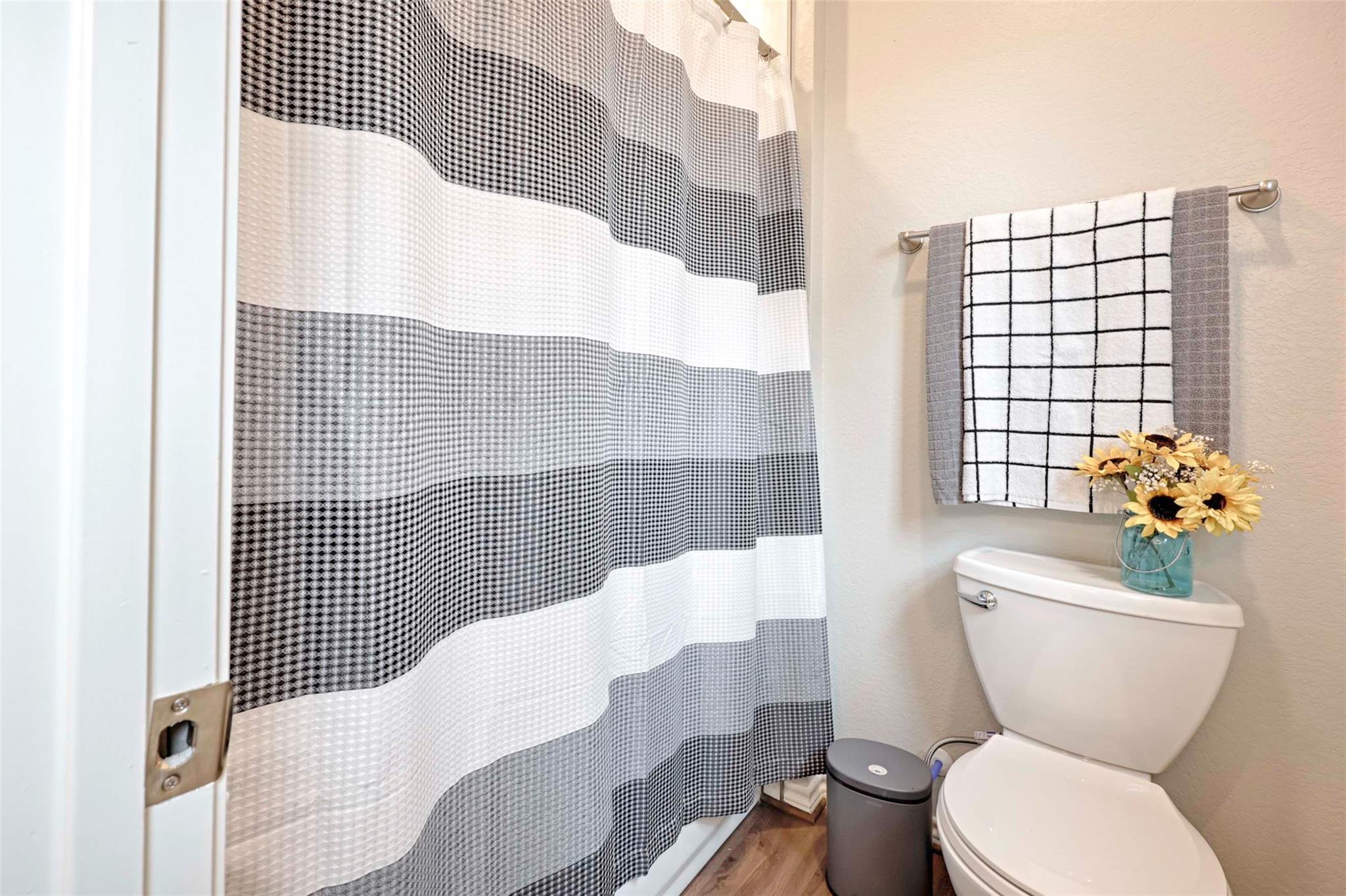 206 E Hinton Rd, Weimar, TX 78962