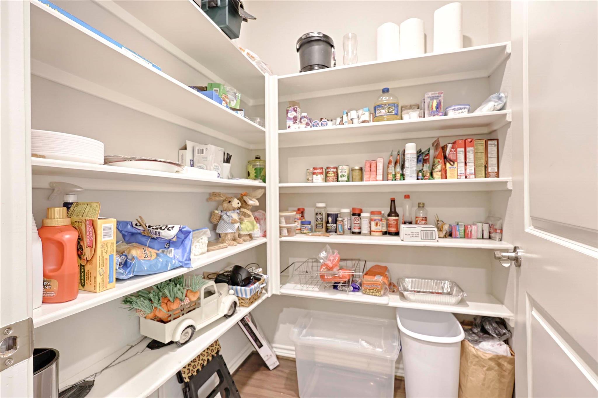 206 E Hinton Rd, Weimar, TX 78962