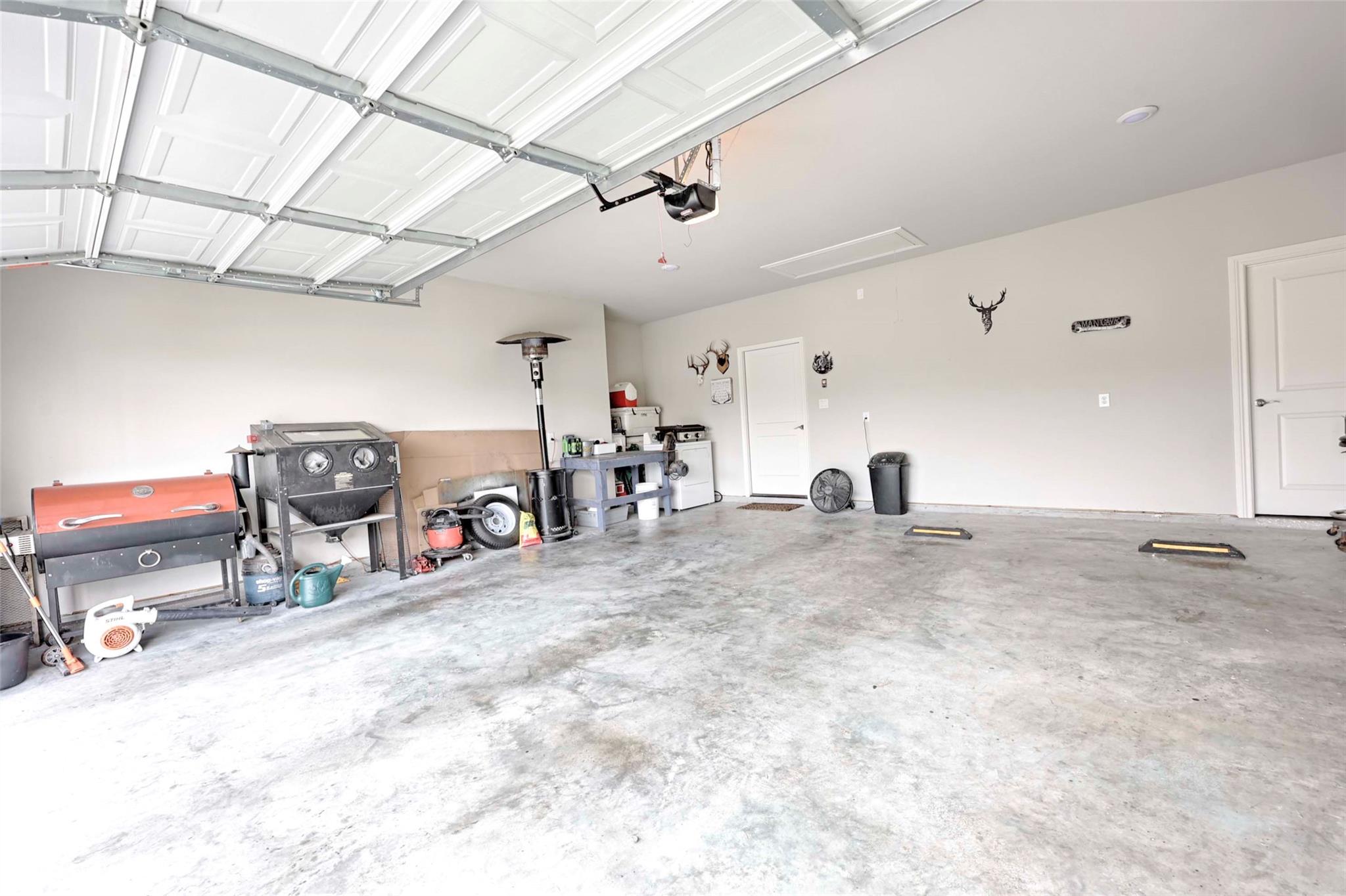 206 E Hinton Rd, Weimar, TX 78962